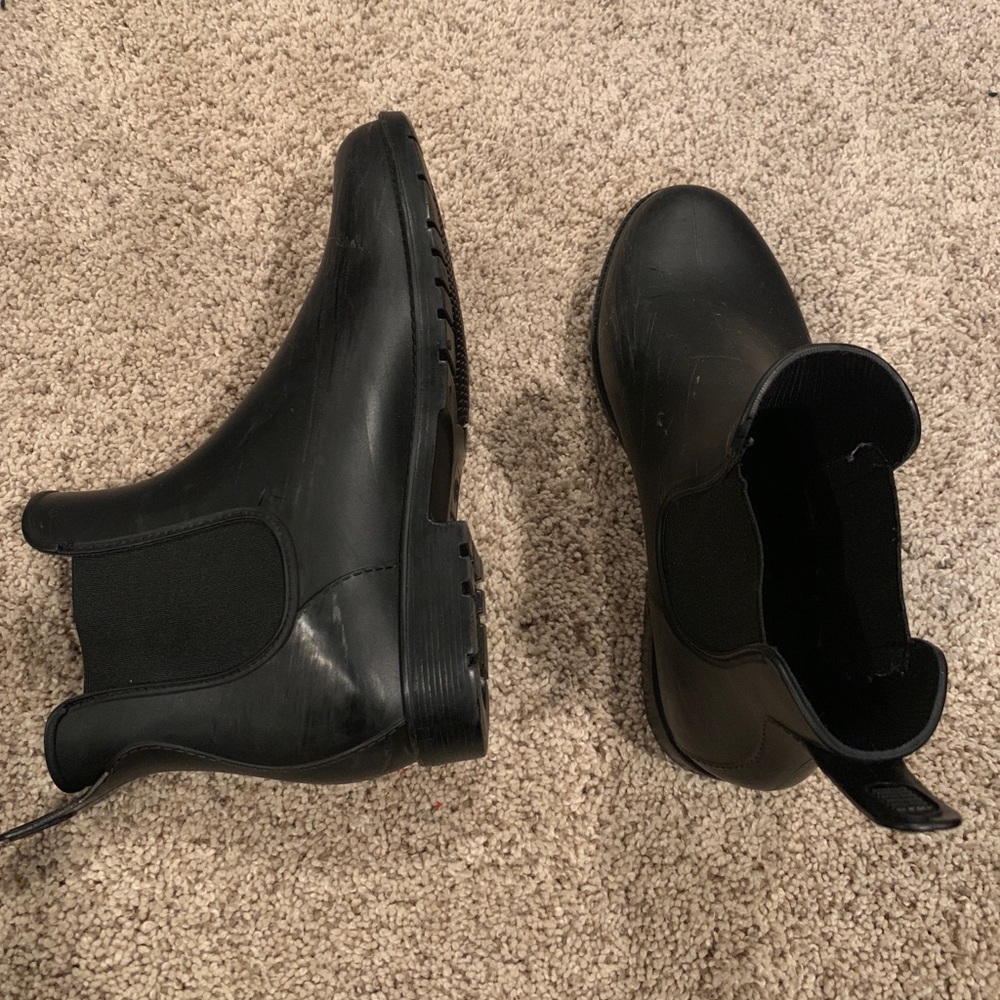 Black rubber Chelsea boots